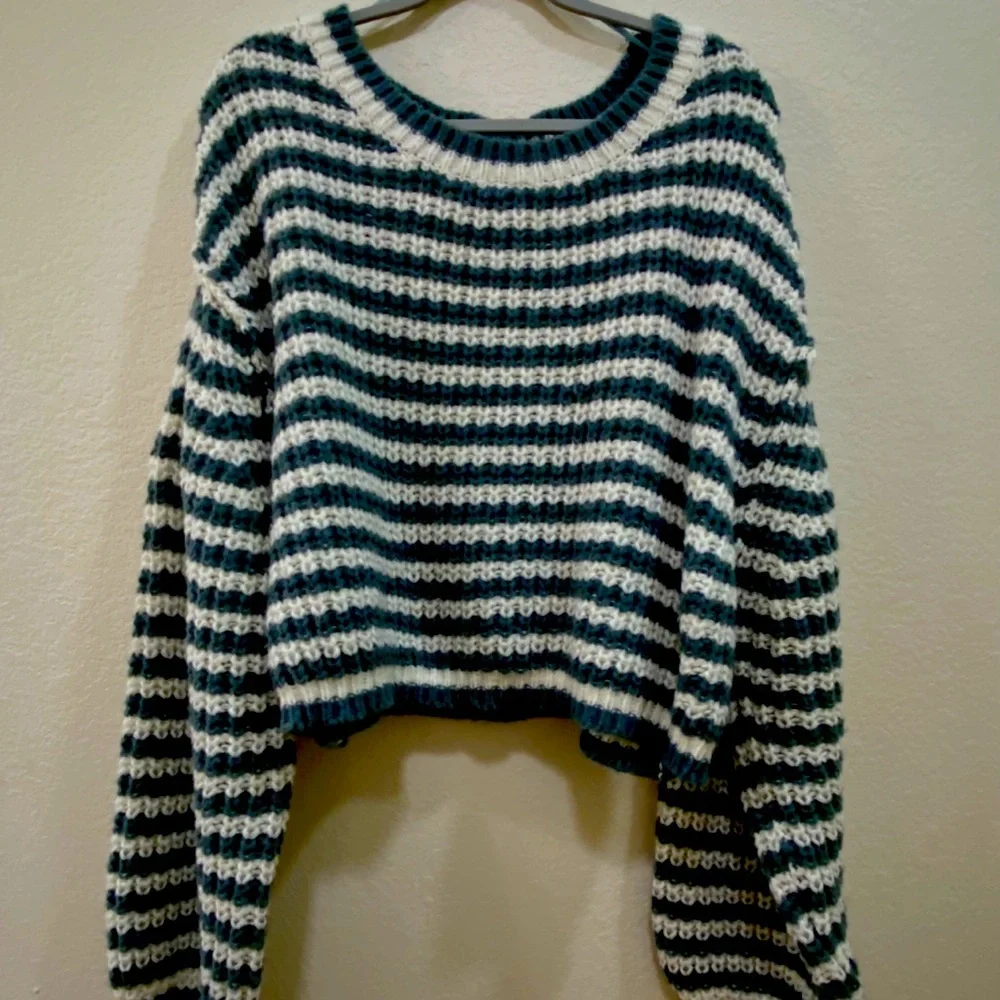 Miss Love - Cropped sweater - Picture 3 of 6